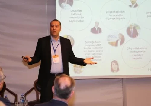 58da3b4ceb10bb3334aa4eb2